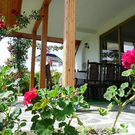 Bed & Breakfast Via *