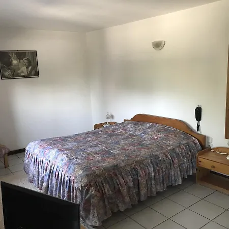 Bed & Breakfast Via *